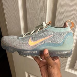 Women vapor max 2021 size 8w / 6.5y